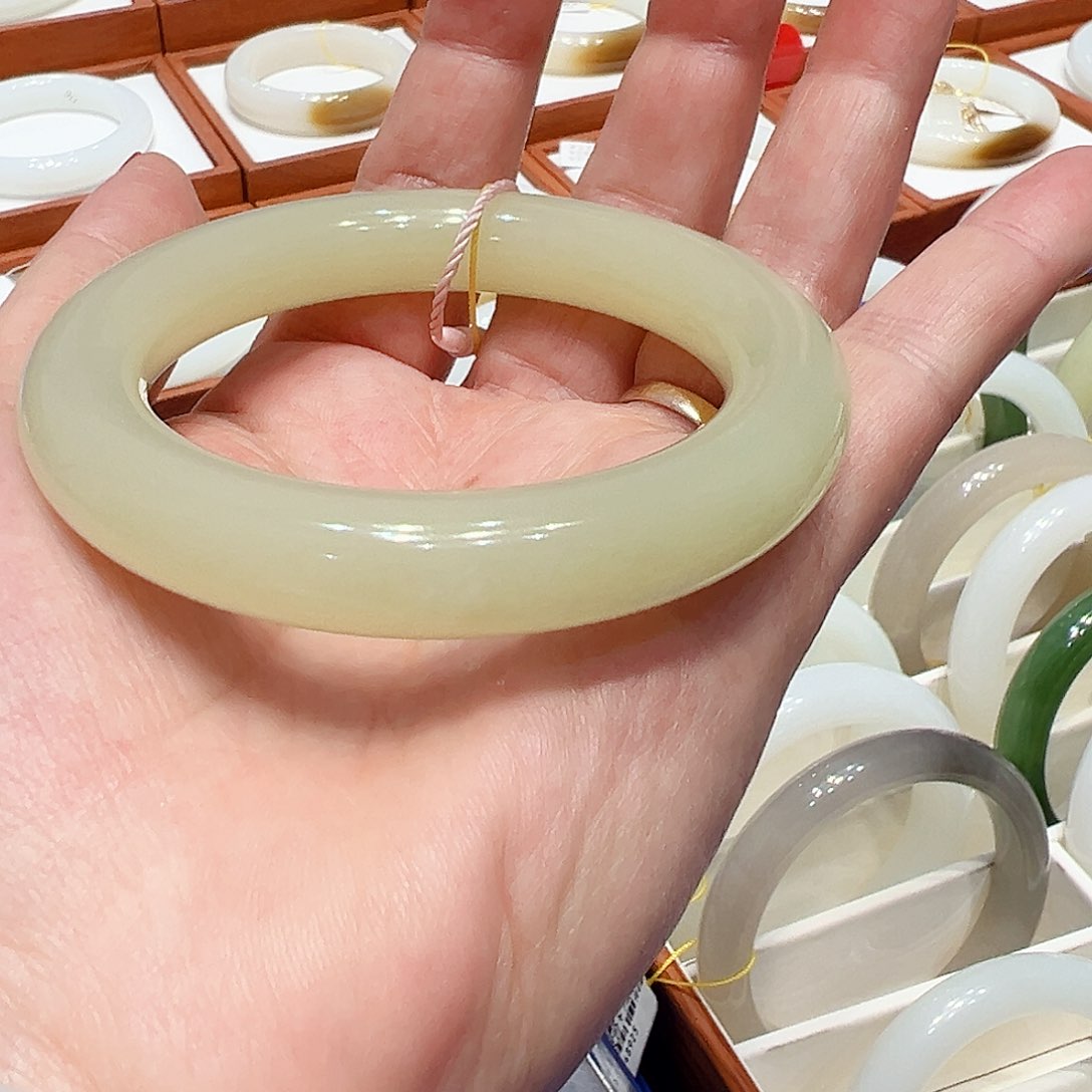 和田玉手镯未镶嵌吉****