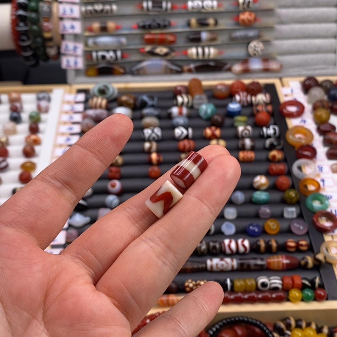 凡***包玛瑙/玉髓合金珠宝半成品