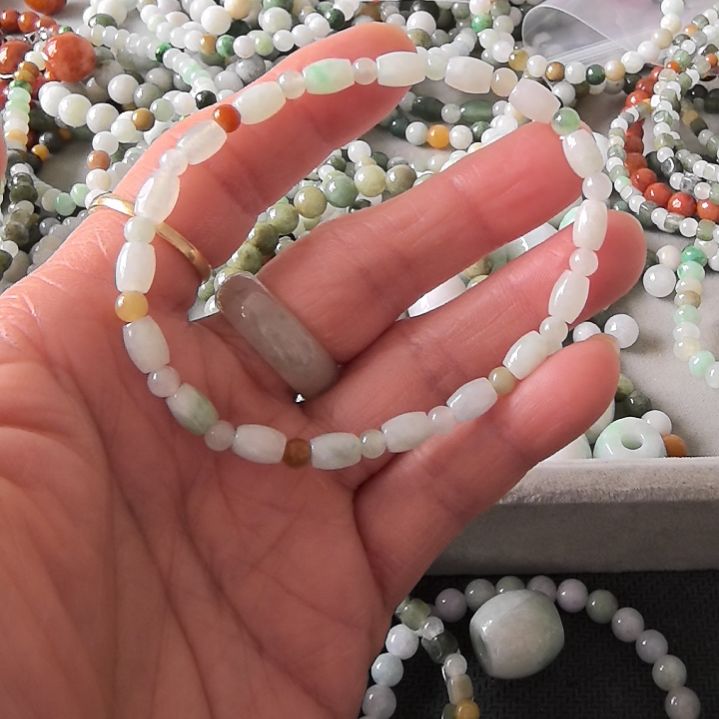 翡翠颈饰未镶嵌手串