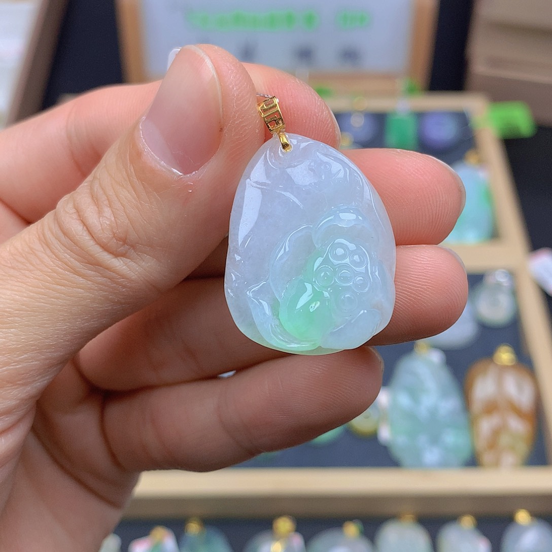 翡翠颈饰18K金镶嵌翡翠