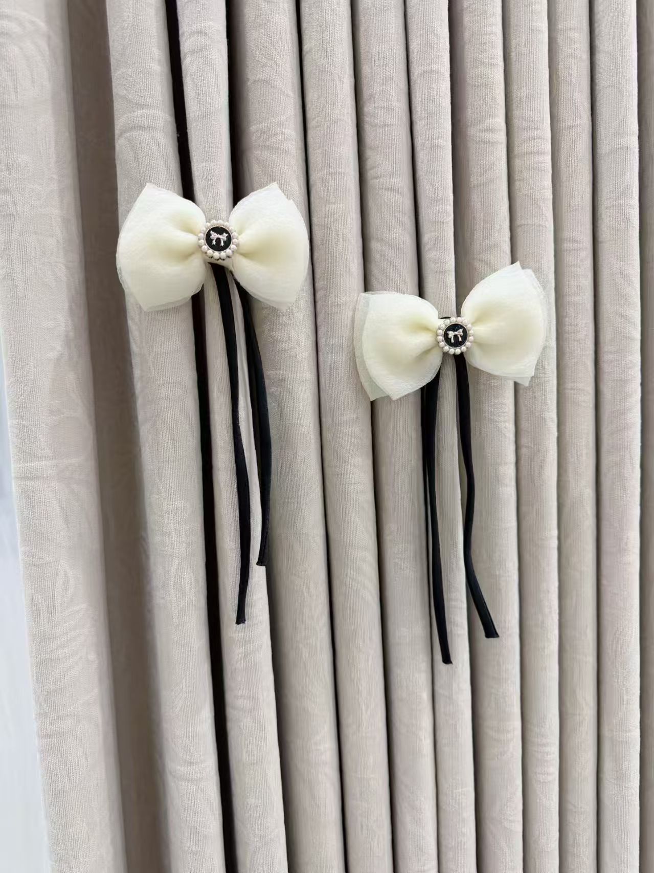 蝴蝶结窗帘装饰别针款浅米黄双层纱飘带设计美观