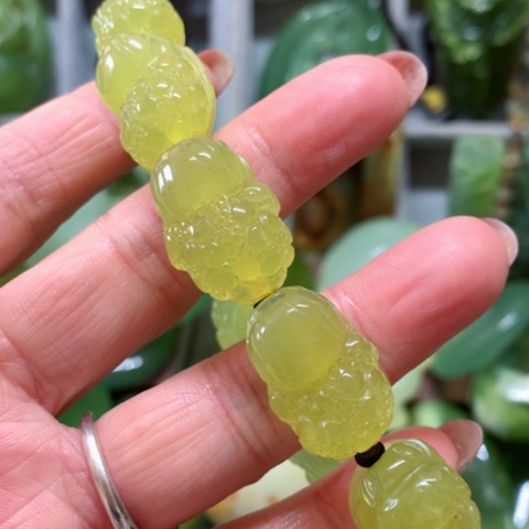 蛇纹石玉手把件未镶嵌