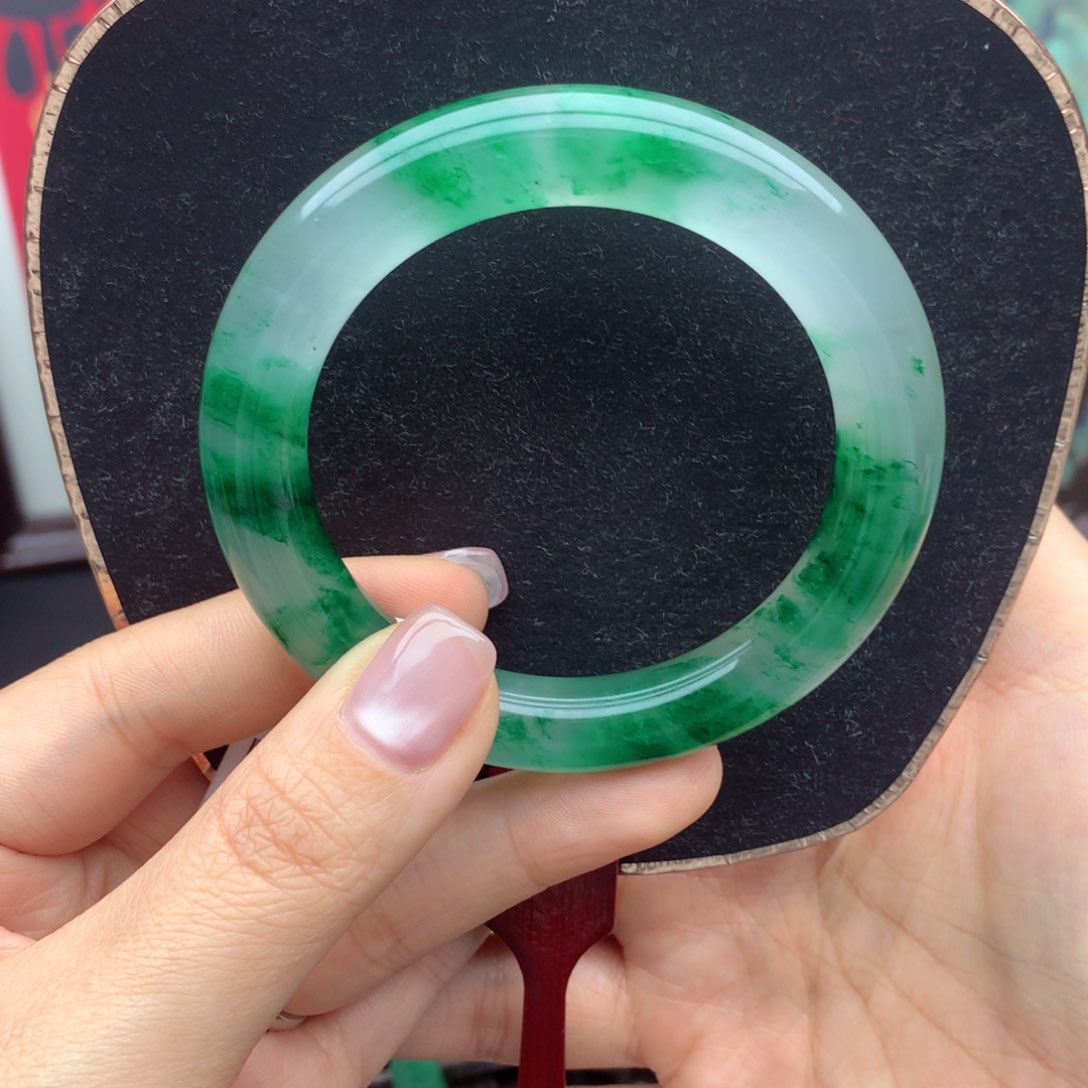 石英质玉手镯未镶嵌?**花