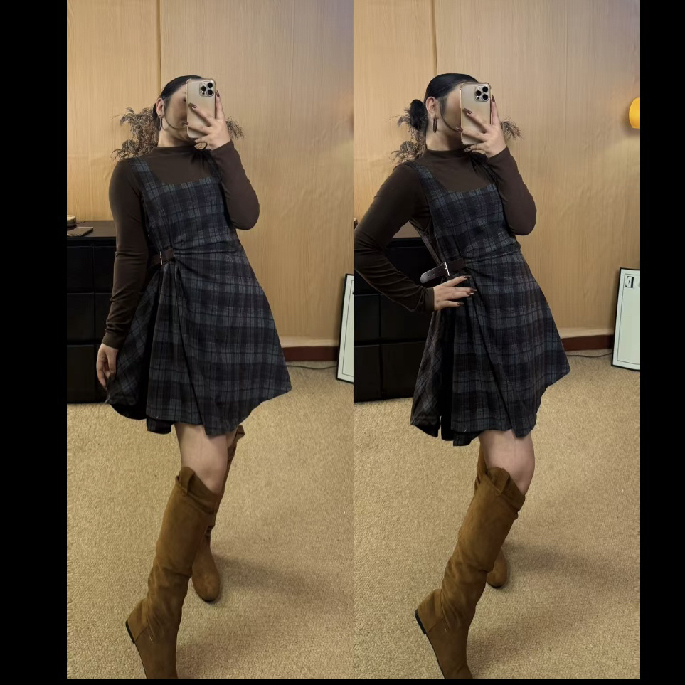 Rayhon新款两件套秋季设计感格子背带连衣裙搭配半高领打底衫套装