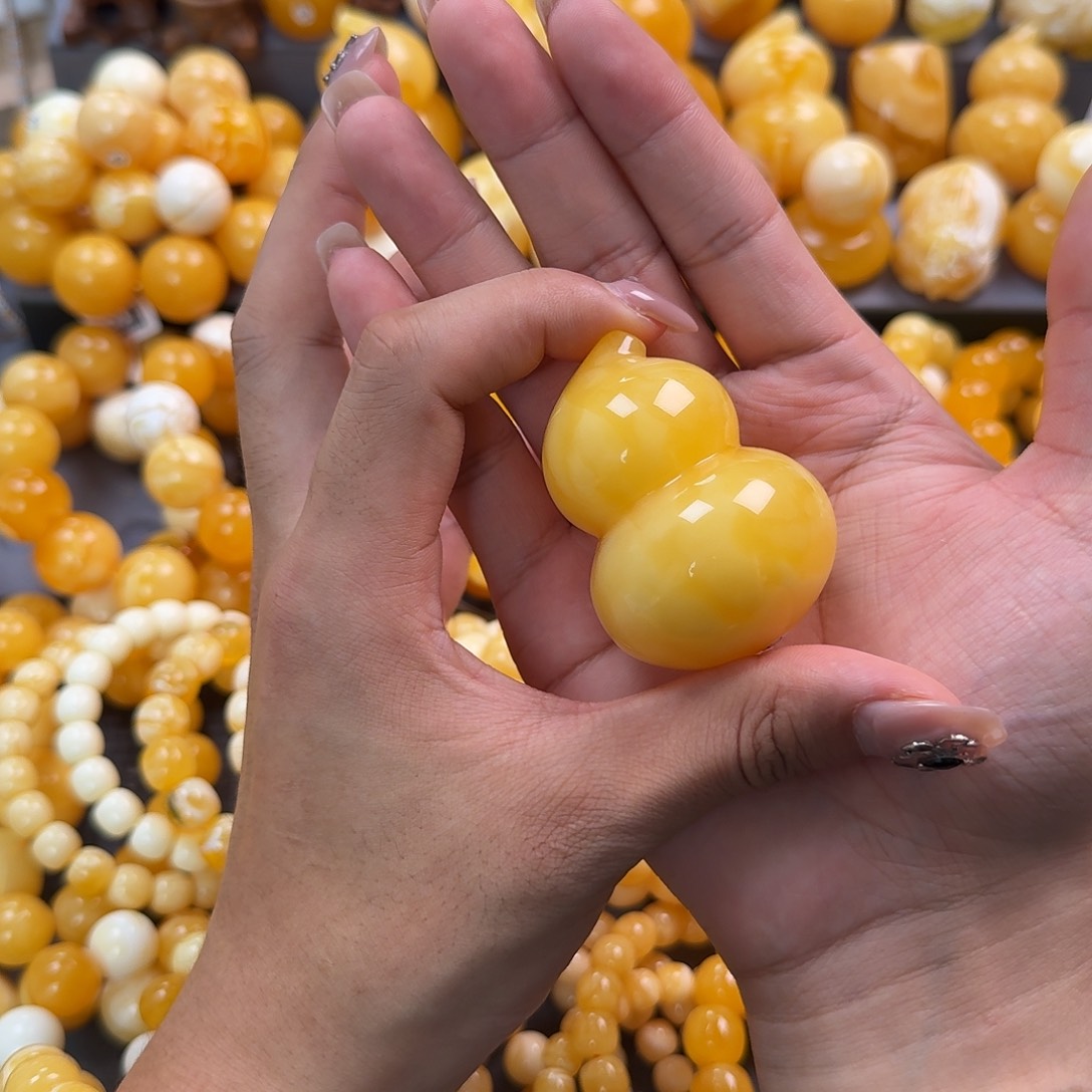 蜜蜡未镶嵌珠宝奇石