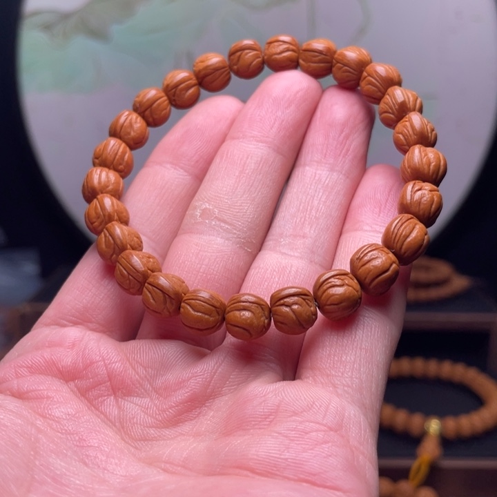 桃核手串9.5玉龙脊手串