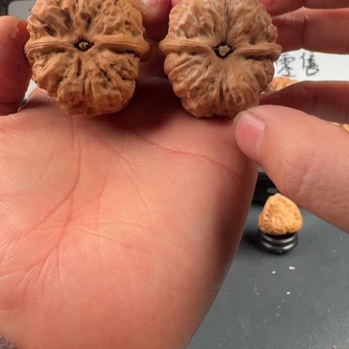 喝****吊坠文玩核桃蛤蟆的眼睛是真的好看啊我的天