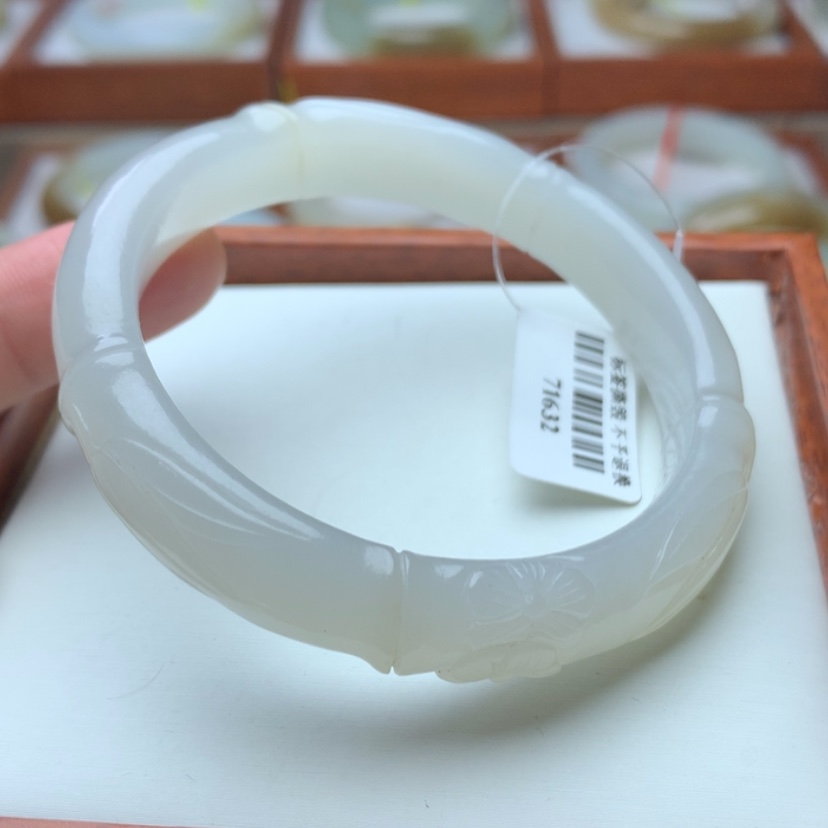 【闪购商品】和田玉手镯未镶嵌57