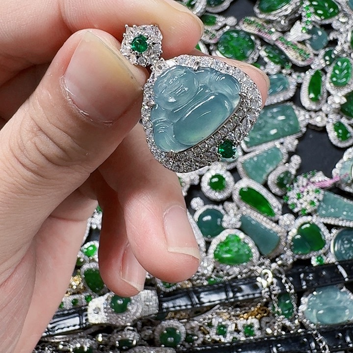 翡翠颈饰未镶嵌天然A货翡翠放漏