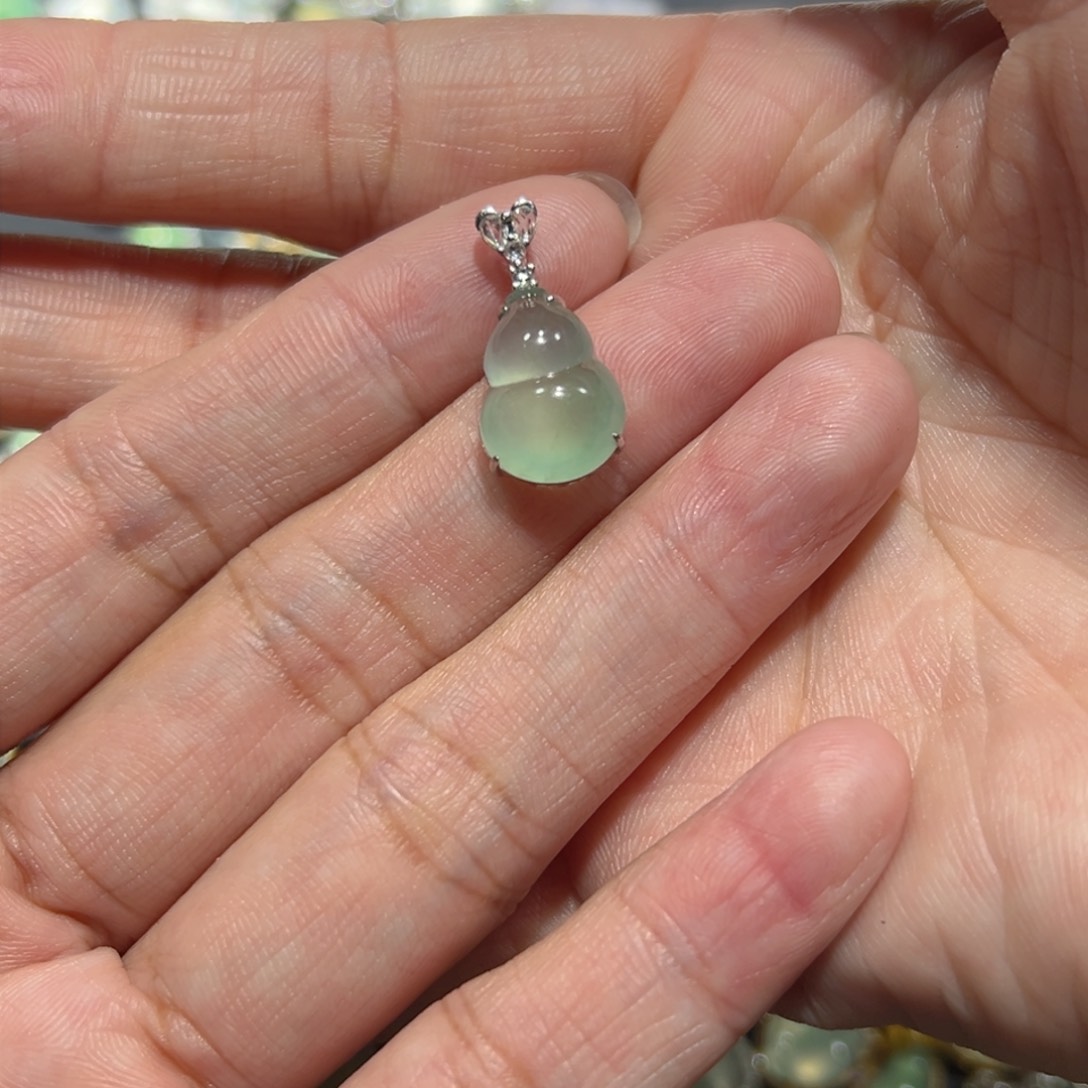 翡翠颈饰18K金镶嵌荣***旭吊坠