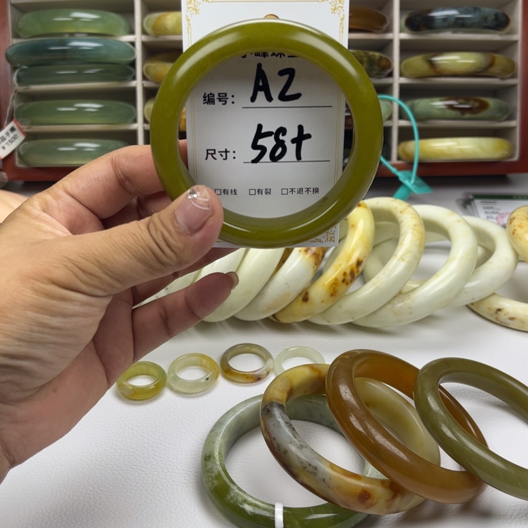 蛇纹石玉手镯未镶嵌