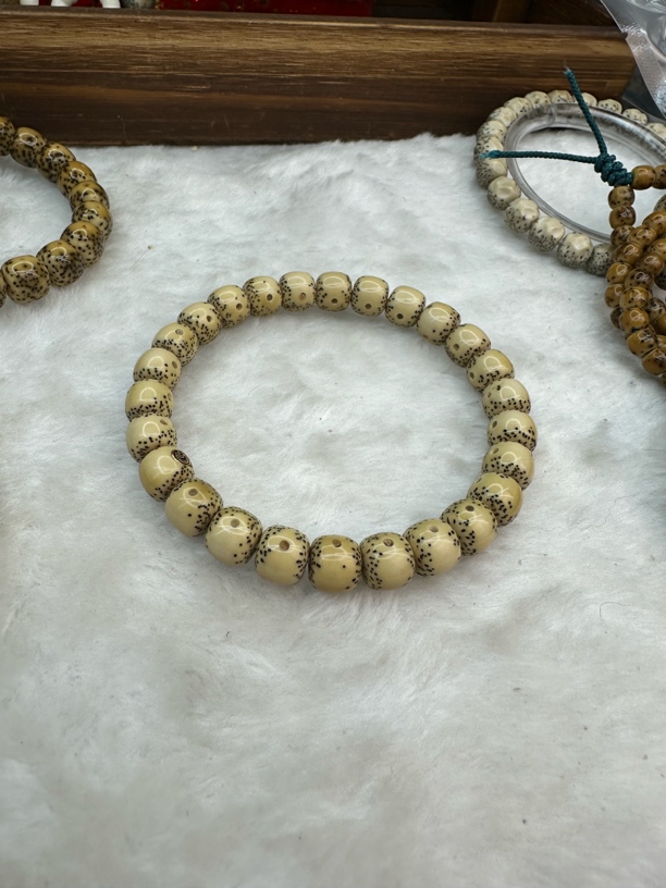 海南原生态顺白星月菩提通体留白