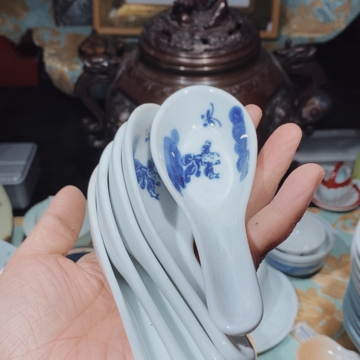 瓷片新年快乐。万事如意