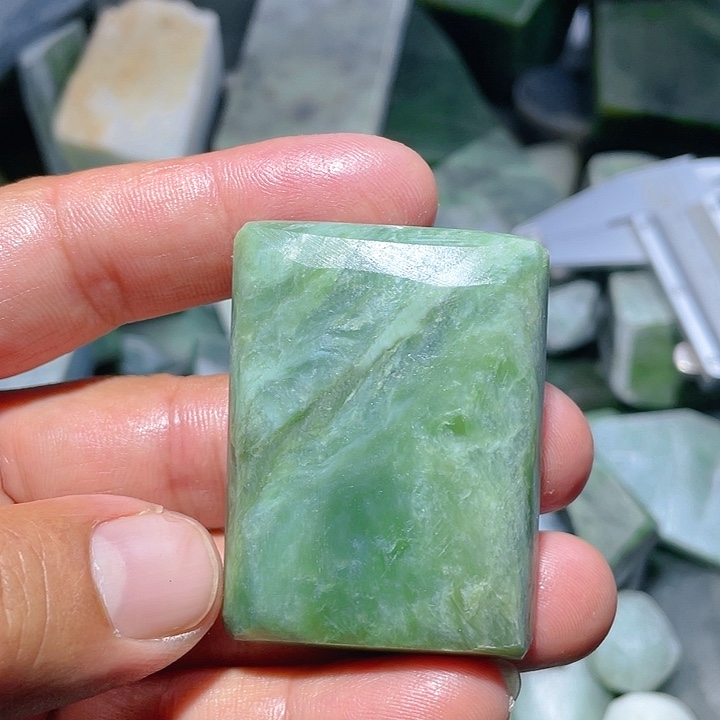 和田玉（碧玉）未镶嵌珠宝奇石