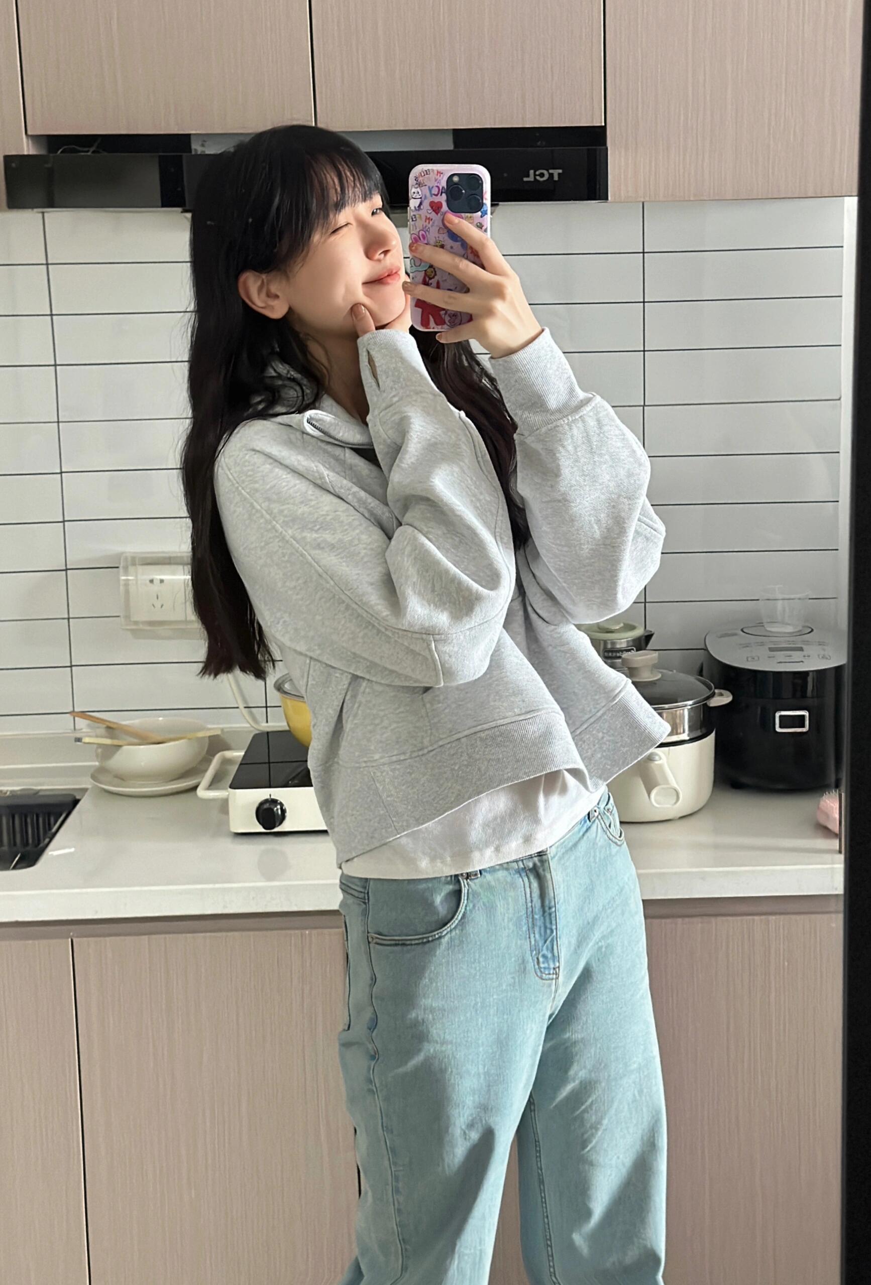 Lulu Epoch一样样lu 时尚宽松短款半拉卫衣