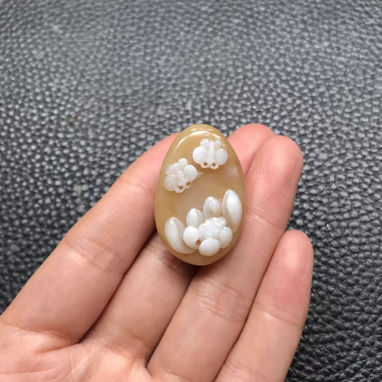 和田玉蝶恋花，实物漂亮