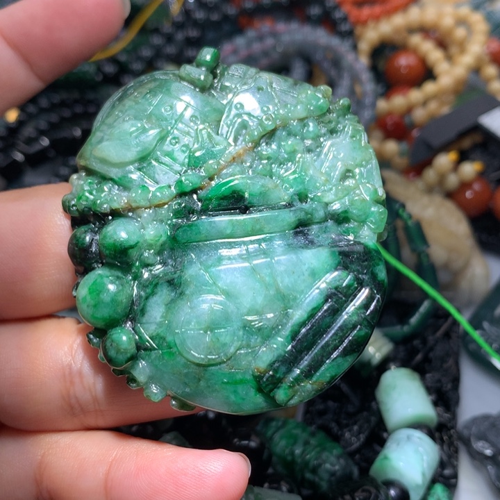 翡翠颈饰未镶嵌保真天然A货翡翠