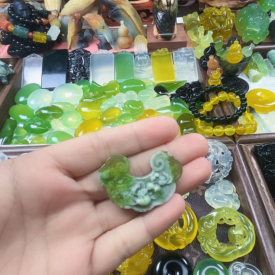 岫玉未镶嵌吊坠(不含链)
