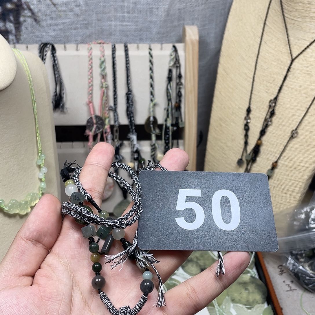 姜***、蛇纹石玉合金颈饰