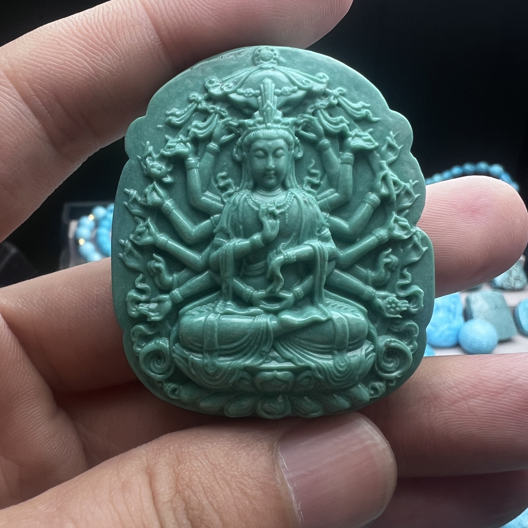 天然原矿绿松石雕刻千手观音
