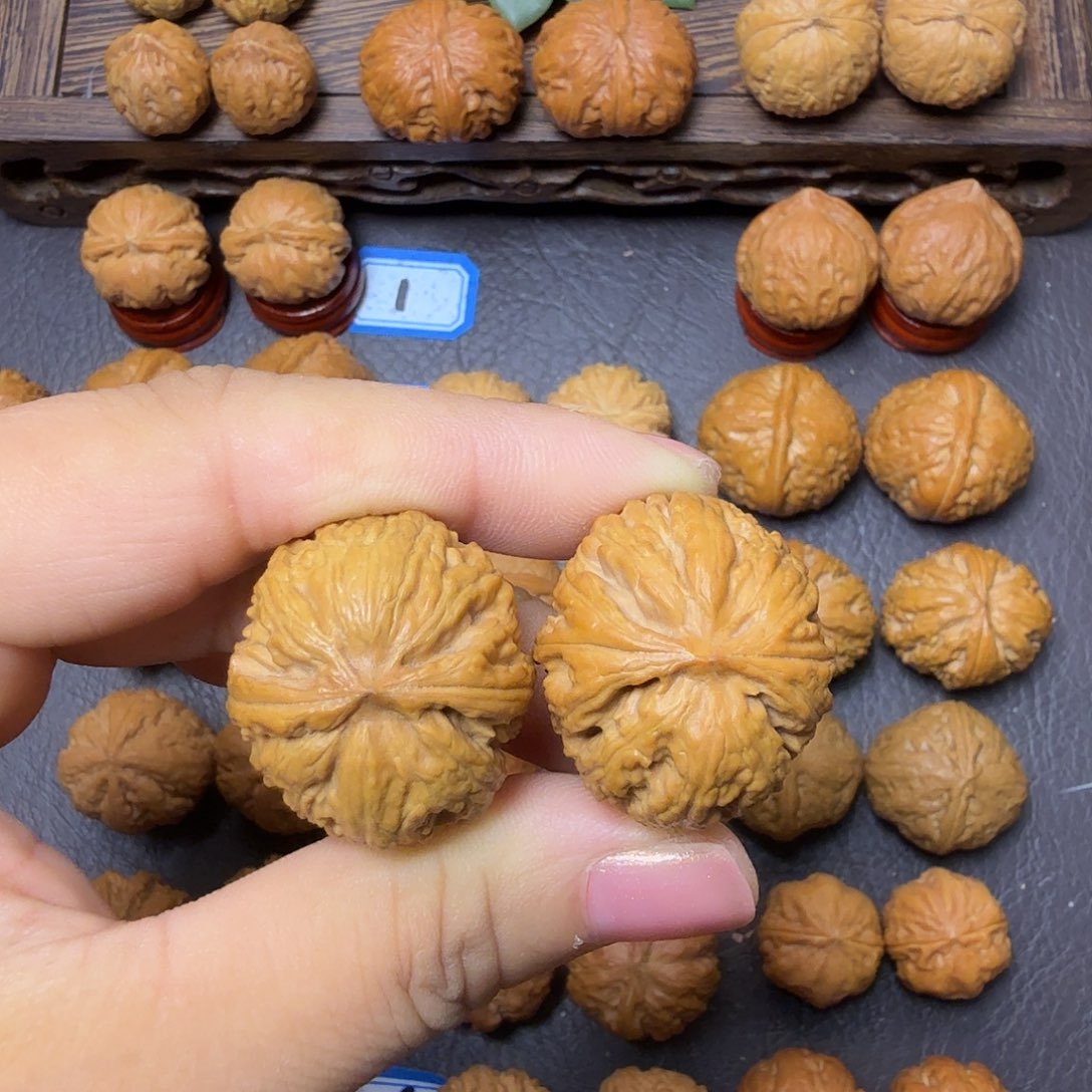 男***！文玩核桃把件29尺焖尖白狮子