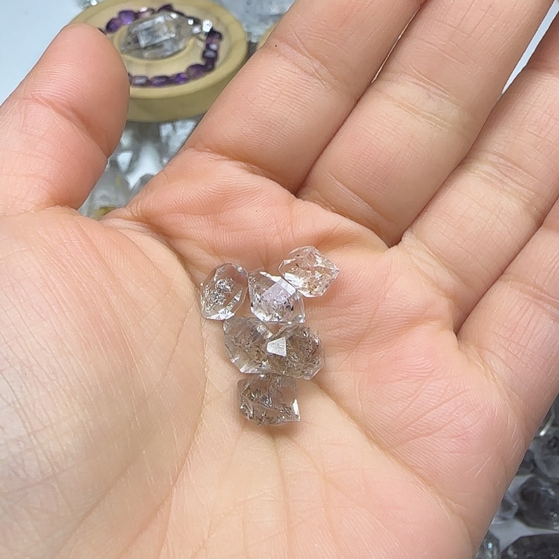 叫***呢珠宝半成品水晶未镶嵌