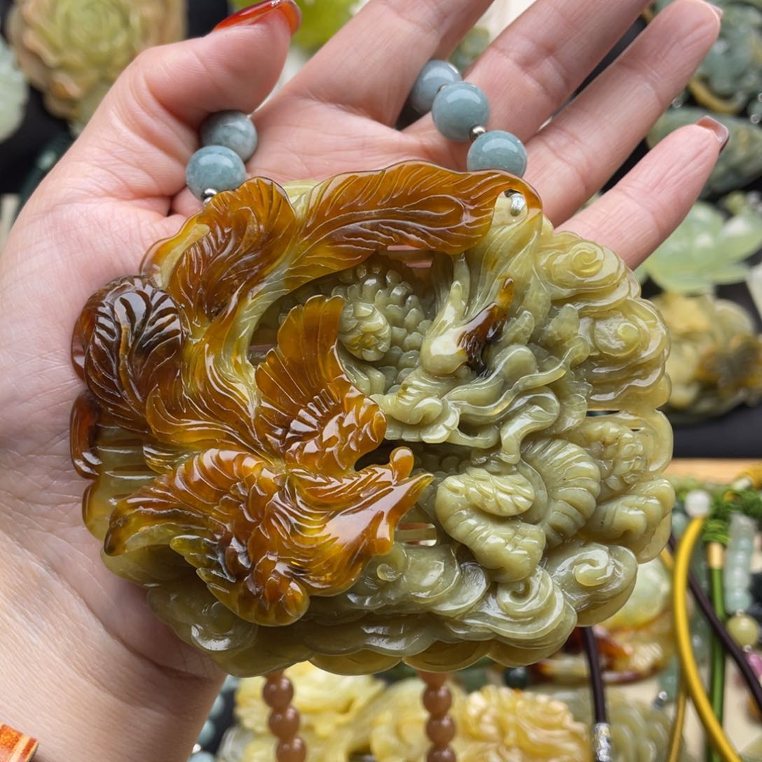 蛇纹石玉颈饰未镶嵌