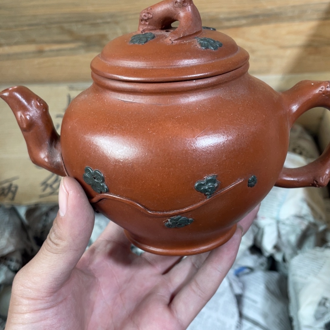 茶壶紫砂老厂紫砂壶一件。