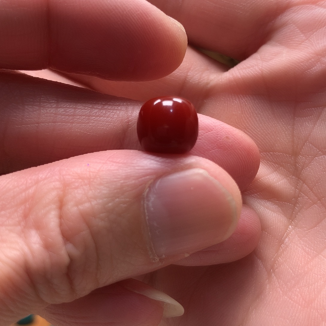 *****颈饰琉璃红色10mm老行