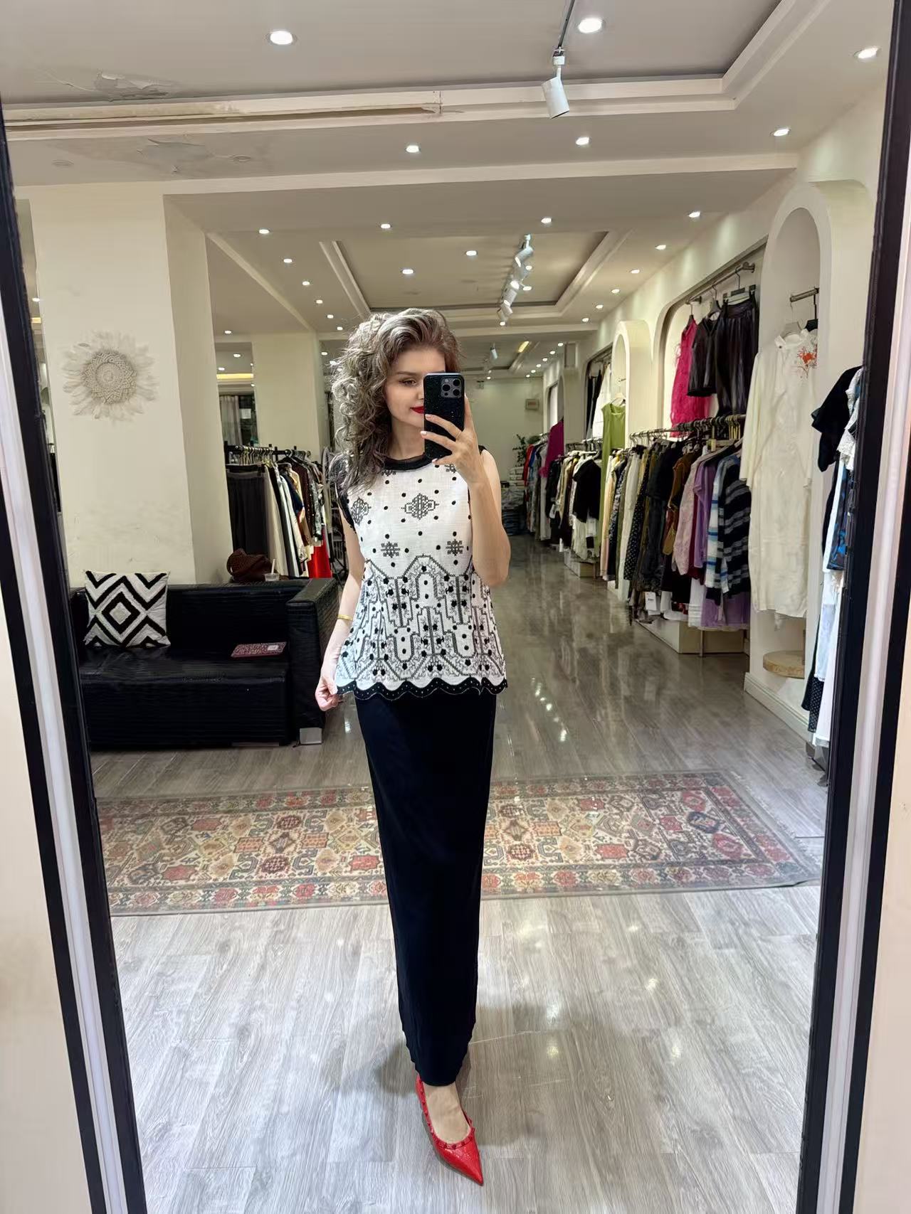 2025年自家原创设计重工刺绣无袖高气质韩版时尚背心上衣