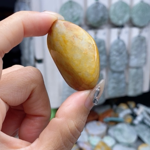 翡翠颈饰未镶嵌翡翠