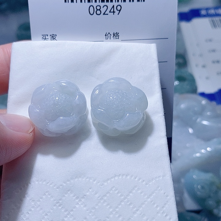 阳***姐翡翠未镶嵌颈饰天光墟翡翠市场现金代购