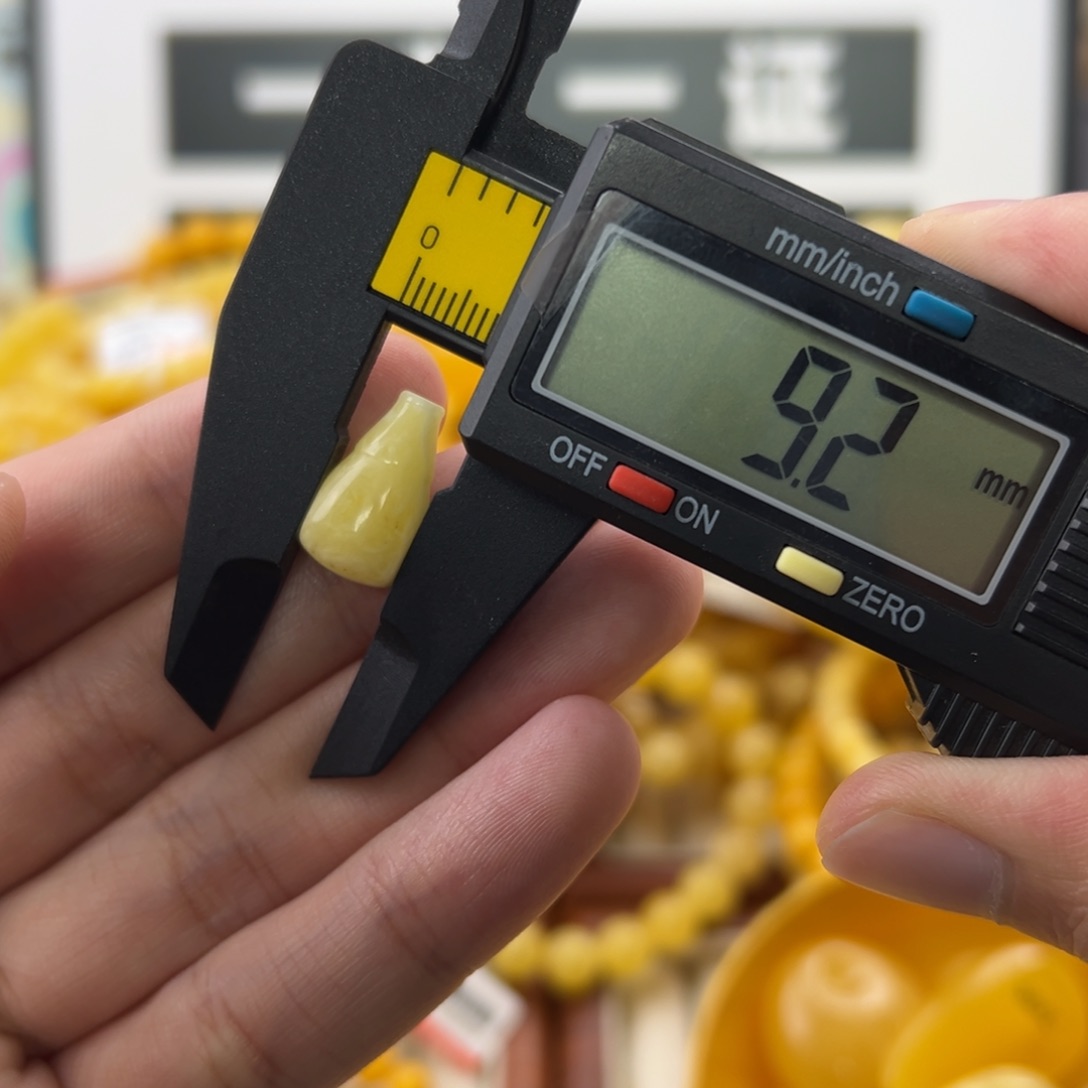 未镶嵌琥珀珠宝奇石