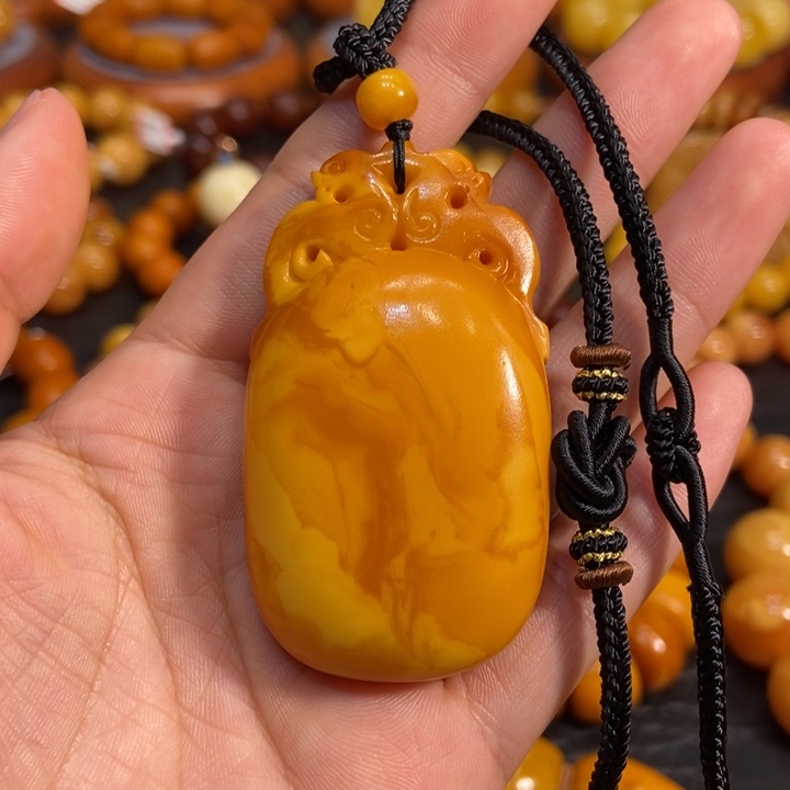 琥珀颈饰未镶嵌蜜蜡