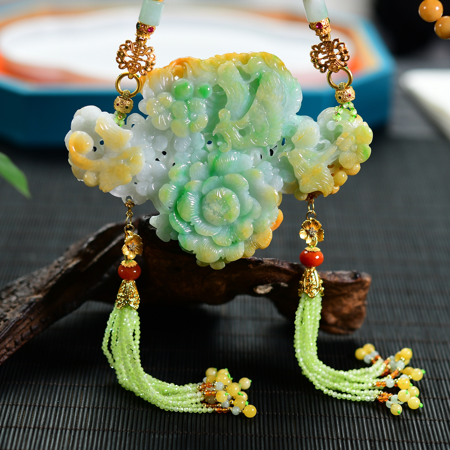天然缅甸翡翠黄加绿立体厚庄雕刻花鸟吊坠挂件锁牌