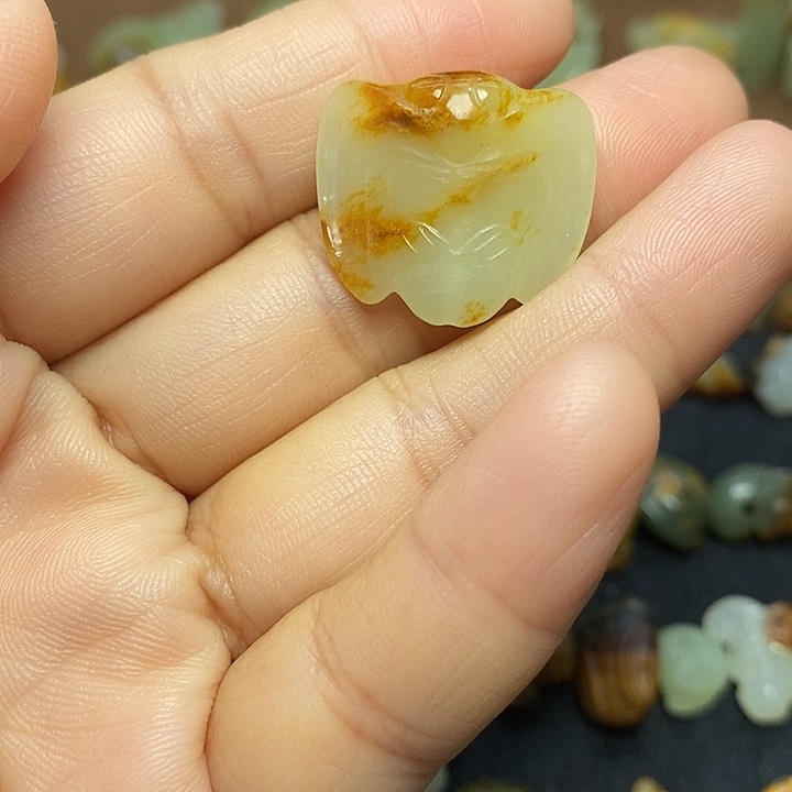 岫岩河磨玉（透闪石质玉）未镶嵌颈饰