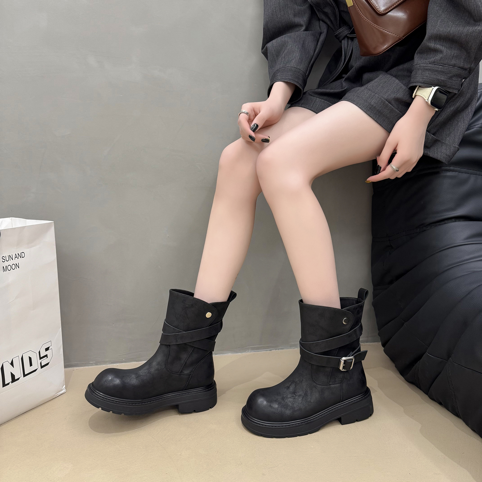 低跟套筒圆头秋冬女短靴复古靴子英伦风单靴瘦瘦靴5598时尚百搭