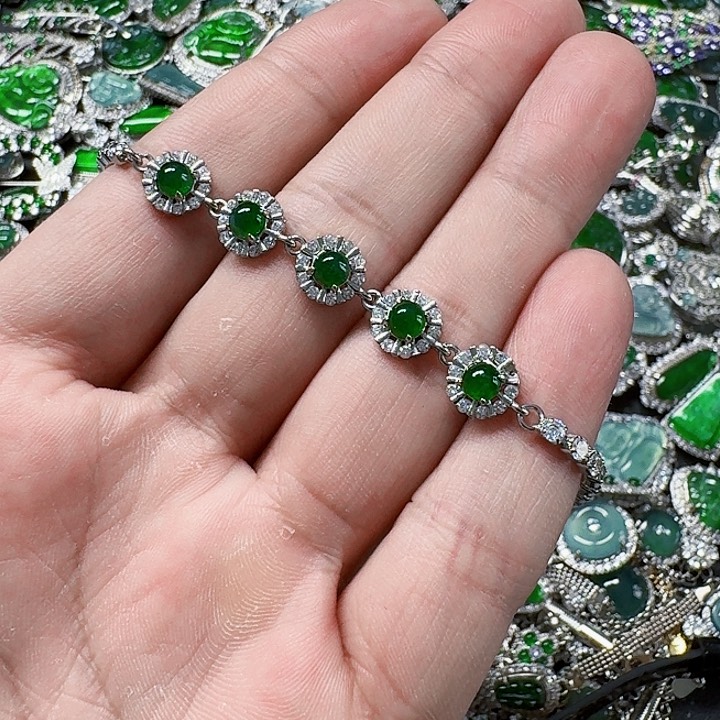 翡翠颈饰未镶嵌天然A货翡翠放漏