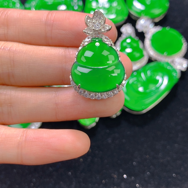 翡翠银S925镶嵌颈饰一个
