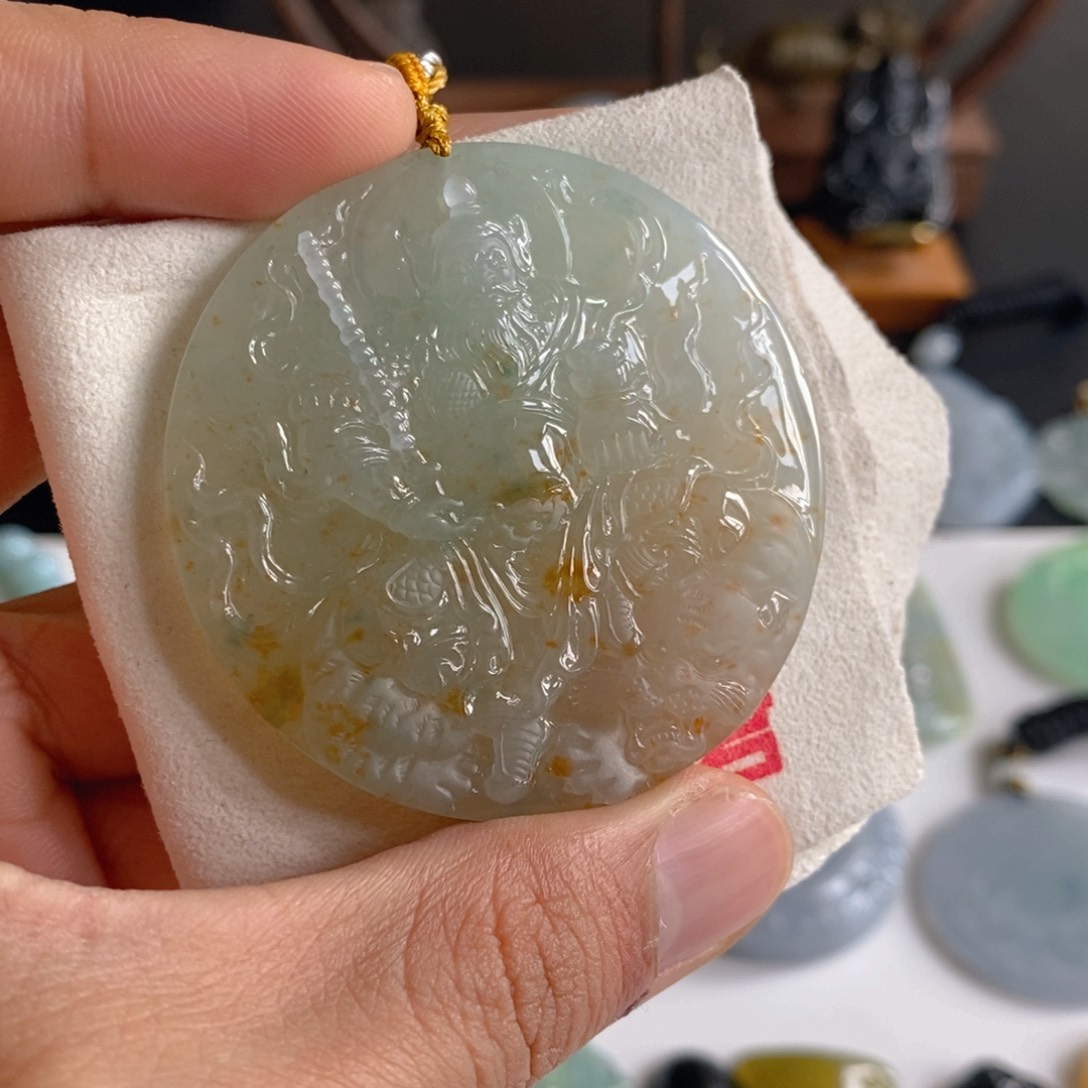 翡翠未镶嵌颈饰财神爷