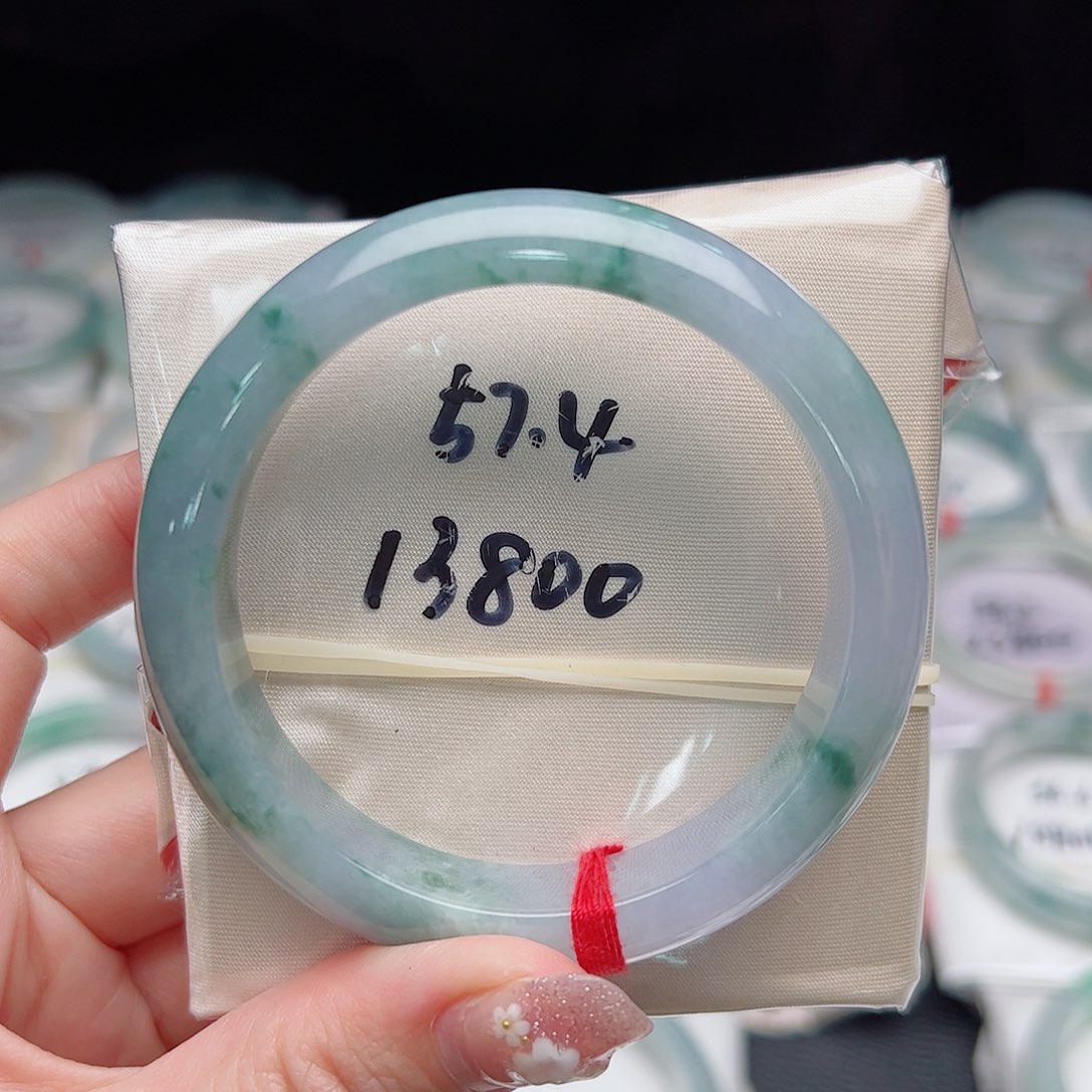 翡翠手镯未镶嵌天然