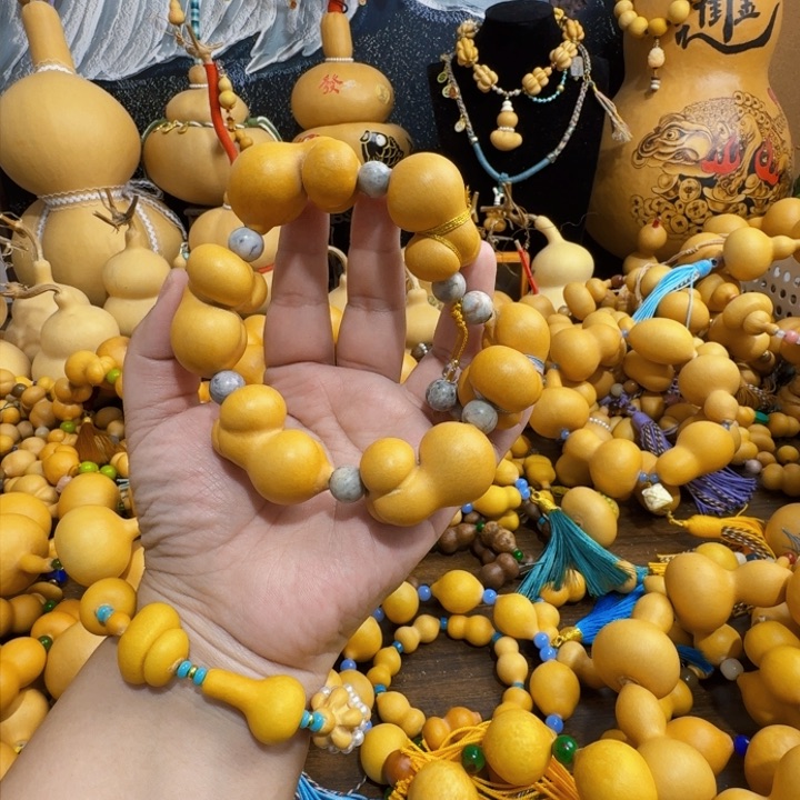 大*宝金蟾手持一个，拍拍拍拍拍拍拍