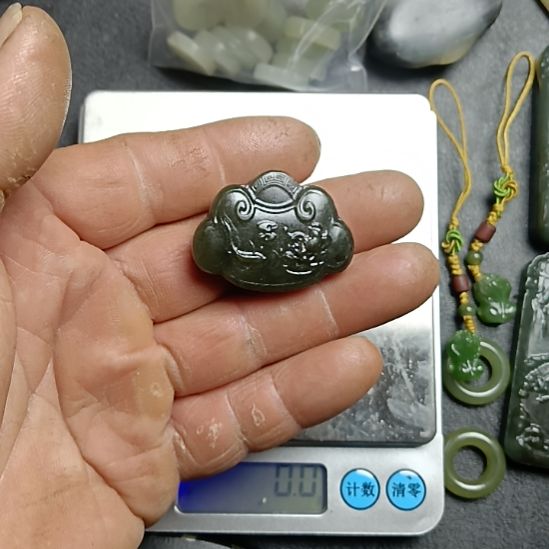 和田玉未镶嵌车挂