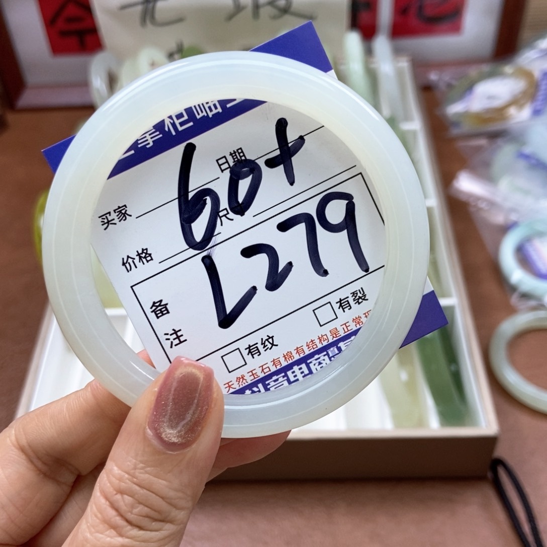 岫玉手镯手镯未镶嵌