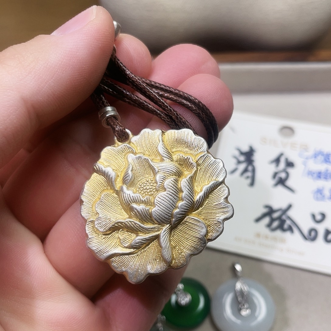 邮***莓坠链均足银锆石花开富贵