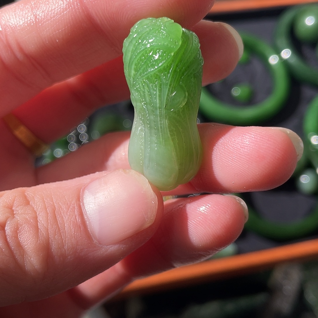 定制和田玉未镶嵌碧玉雕刻件