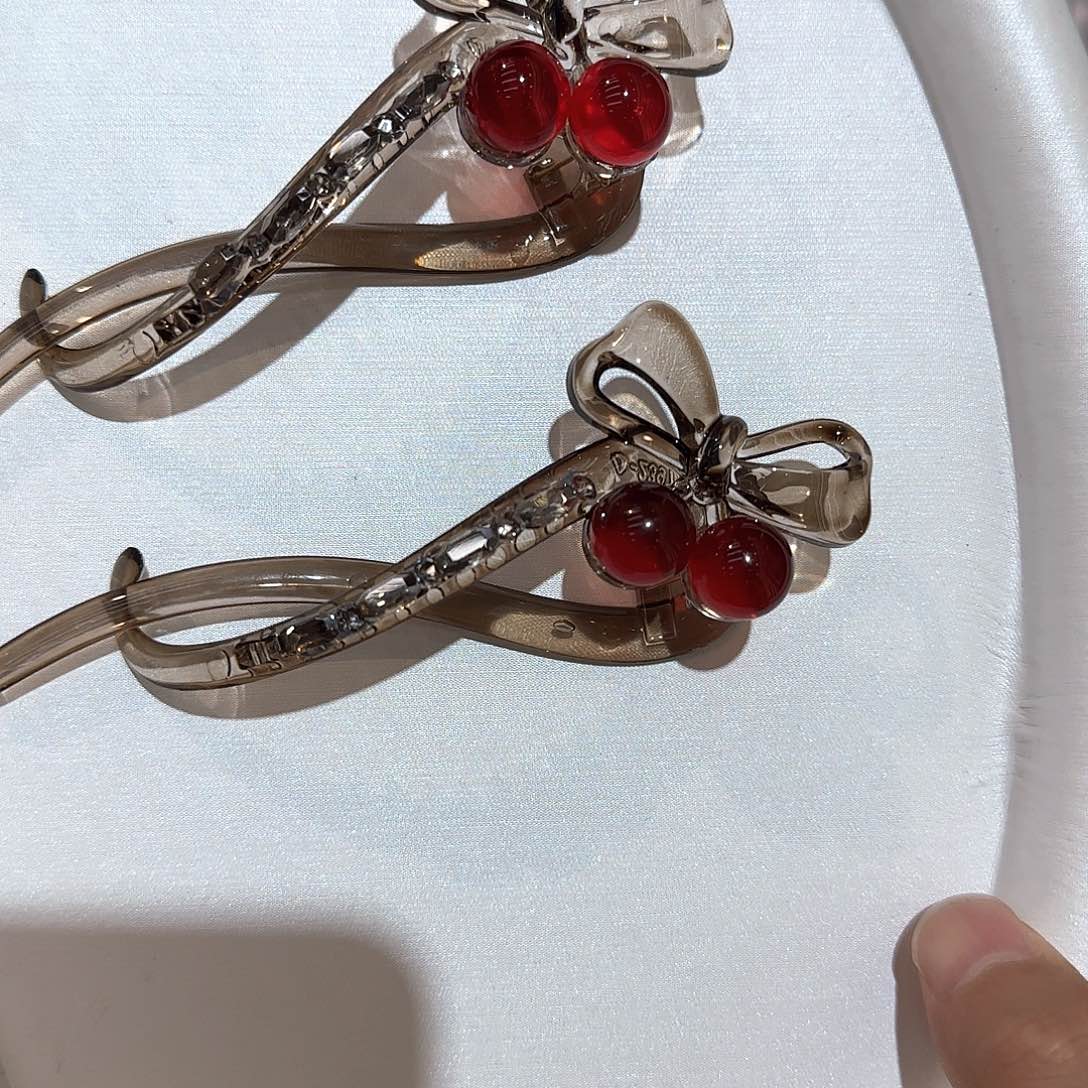 皮质非金属浅红色樱桃妞妞夹2个