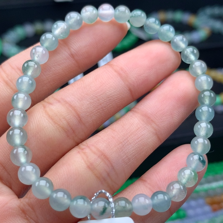 翡翠手镯未镶嵌卡