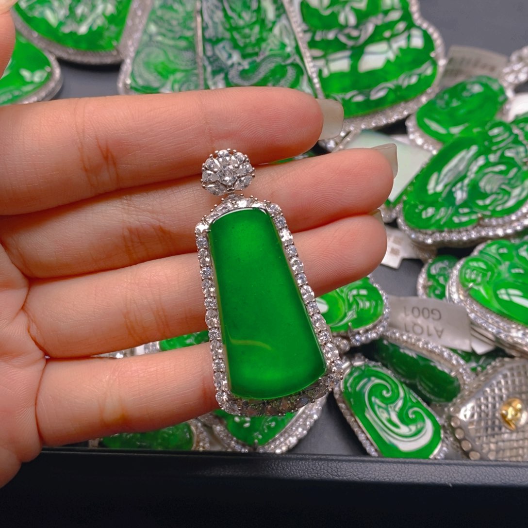 翡翠颈饰银S925镶嵌888888888