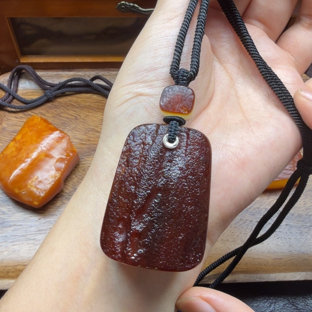 琥珀未镶嵌吊坠(赠链)